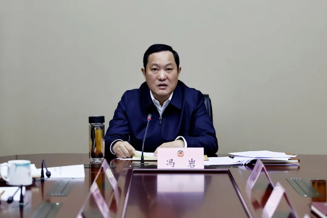 馮巖_副本.jpg 馮巖_副本.jpg